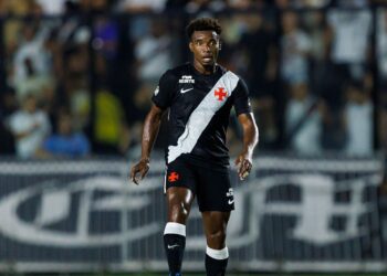Thiago Mendes durante partida do Vasco