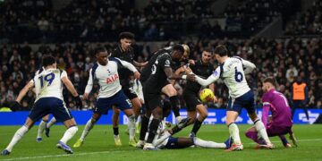 Lance do jogo entre Tottenham e Manchester City
