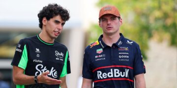 Verstappen ao lado de Bortoleto em 2025