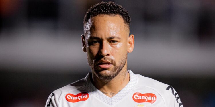 Neymar em ação contra o Velo Clube