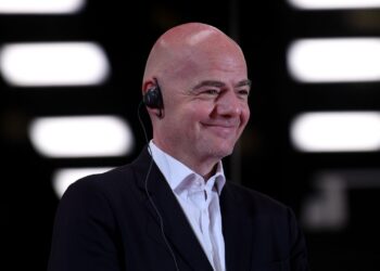 Presidente da Fifa defende tolerância zero contra o racismo e aponta Espanha como favorita ao título