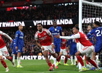 Timber marcou o gol da vitória do Arsenal no clássico contra o Chelsea