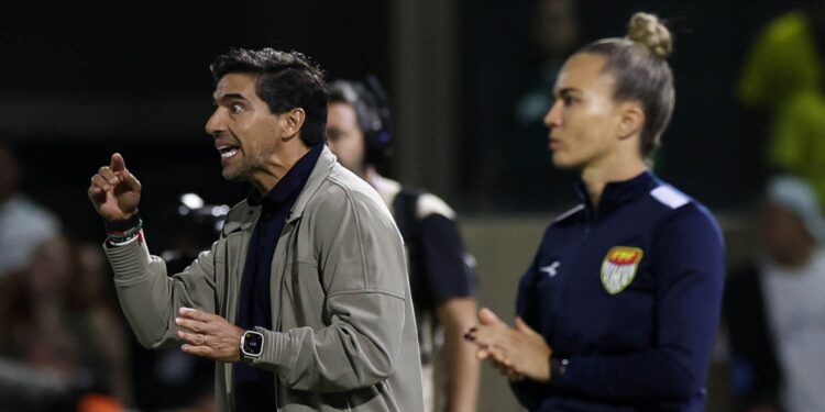 Abel Ferreira elogiou a atuação do Palmeiras na vitória sobre o São Paulo
