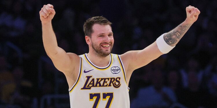 Luka Doncic foi o destaque dos Lakers na vitória sobre os Kings