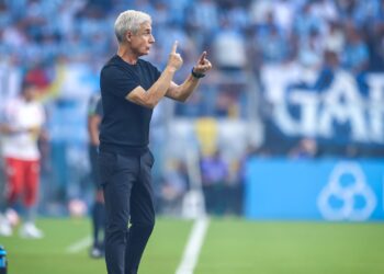 Luís Castro falou sobre a vitória do Grêmio sobre o Internacional