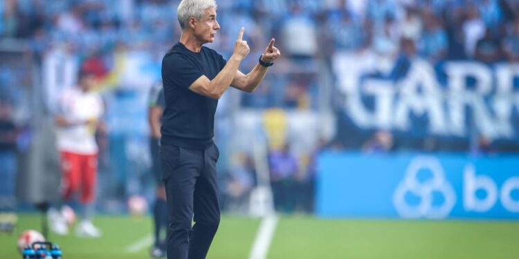 Luís Castro falou sobre a vitória do Grêmio sobre o Internacional