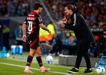 Arrascaeta e Jorginho prestam homenagens a Filipe Luís após saída do Flamengo