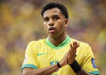 Lesão grave de Rodrygo tira o atacante dos planos de Carlo Ancelotti para 2026