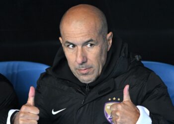 Leonardo Jardim desembarca no Rio em meio a polêmicas com jogadores nas redes sociais