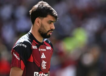 Clubes da Série A superam gastos de ligas europeias e preocupam imprensa internacional