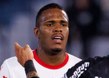 Gustavo Marques fica fora de 12 partidas após ofensas contra a árbitra Daiane Muniz