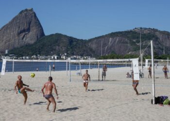 Popular no Brasil, o futevôlei gera diversos benefícios para a saúde