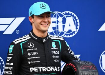 Russell comanda a festa da Mercedes na Austrália e garante a primeira posição de honra de 2026