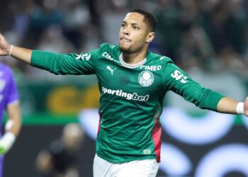 Vitor Roque treina com o grupo e deve ser a novidade de Abel Ferreira