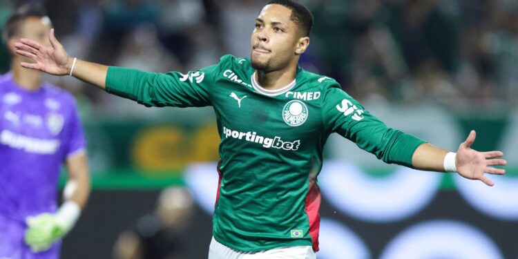Vitor Roque treina com o grupo e deve ser a novidade de Abel Ferreira