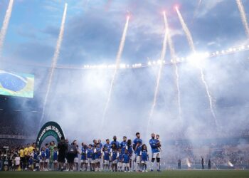 23 jogadores de Cruzeiro e Atlético-MG foram expulsos após briga generalizada
