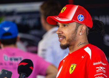 Lewis Hamilton foi o quarto colocado no primeiro Grande Prêmio da temporada da Fórmula 1