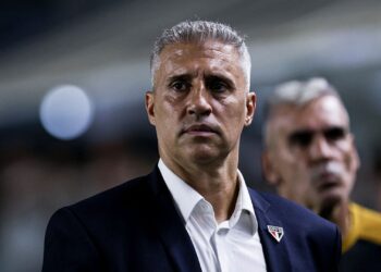 O São Paulo anunciou a demissão de Hernán Crespo