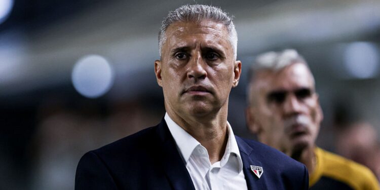O São Paulo anunciou a demissão de Hernán Crespo