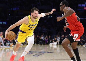 Luka Doncic foi o cestinha dos Lakers na vitória sobre os Bulls