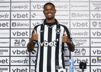 Júnior Santos foi apresentado para sua terceira passagem pelo Botafogo