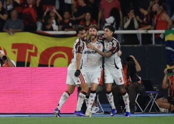 Léo Pereira marcou o segundo gol do Flamengo na vitória sobre o Botafogo