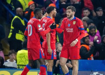 Kvaratskhelia marcou o primeiro gol do PSG na vitória sobre o Chelsea