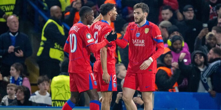 Kvaratskhelia marcou o primeiro gol do PSG na vitória sobre o Chelsea