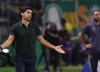 Abel Ferreira elogiou a atuação de Jhon Arias na vitória do Palmeiras sobre o Botafogo