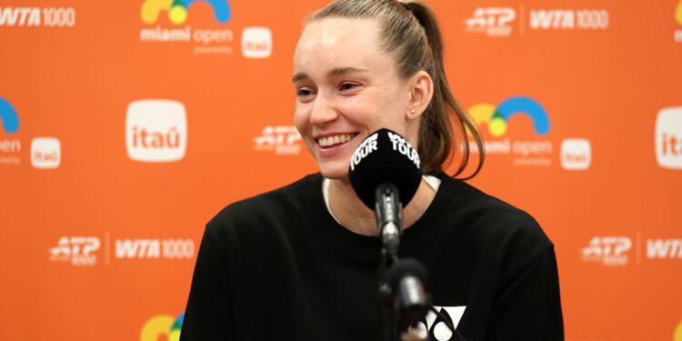 Elena Rybakina vive o melhor momento da carreira nesta temporada