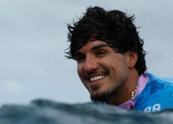 Gabriel Medina embarca para a Austrália focado na estreia em Bells Beach após um ano de ausência