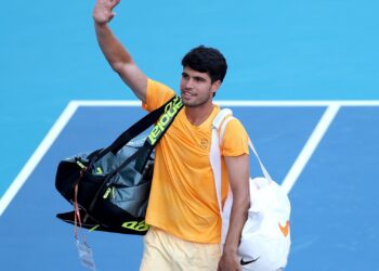 Alcaraz lamenta chances perdidas em duelo equilibrado contra Sebastian Korda no Miami Open