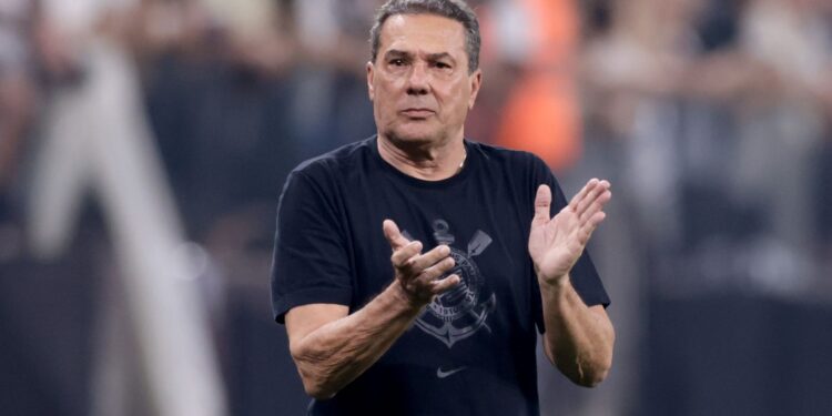 Vanderlei Luxemburgo gravou vídeo tranquilizando fãs após deixar a UTI em Palmas