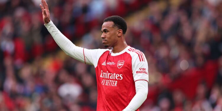Gabriel Magalhães sofreu uma lesão durante a final da Copa da Liga Inglesa e vai desfalcar a Seleção Brasileira