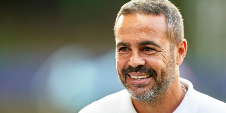 Artur Jorge chega em BH com contrato assinado até o final de 2027