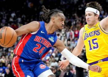 Daniss Jenkins foi o cestinha dos Pistons na vitória sobre os Lakers