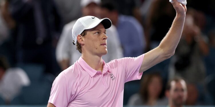Jannik Sinner celebra marca histórica de 26 sets invictos após vitória no Miami Open
