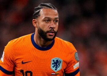 Memphis Depay desfalca a Holanda nos amistosos de março após estiramento na coxa