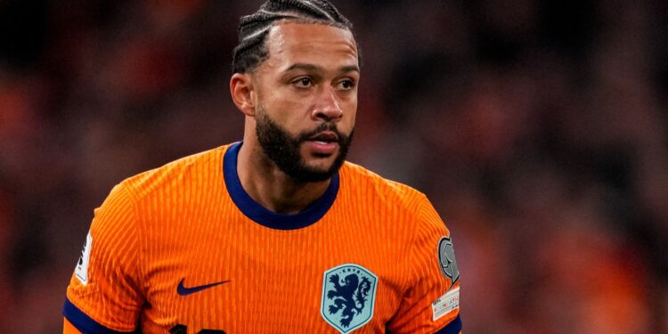Memphis Depay desfalca a Holanda nos amistosos de março após estiramento na coxa
