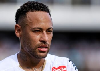 Zico comenta ausência de Neymar na Seleção e reforça necessidade de foco total no futebol