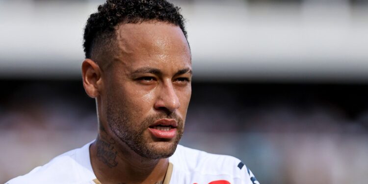 Zico comenta ausência de Neymar na Seleção e reforça necessidade de foco total no futebol