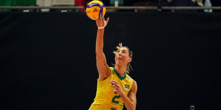 Carol Gattaz conquistou a medalha de prata com a Seleção Brasileira nos Jogos Olímpicos de Tóquio