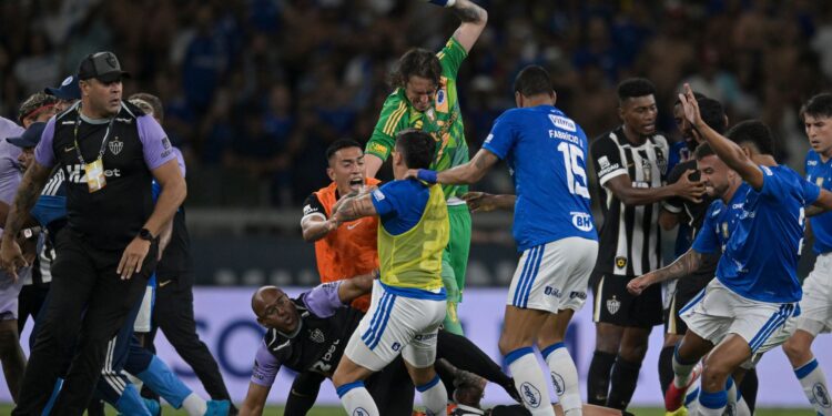 Cruzeiro e Atlético-MG aceitam sanções severas e multas pesadas para encerrar processo por briga em clássico