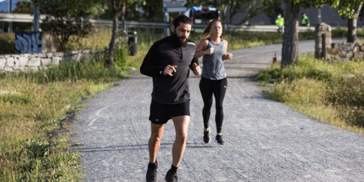 Correr em jejum é uma prática comum, principalmente no período da manhã