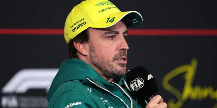 Alonso desfalca Aston Martin no início do GP do Japão