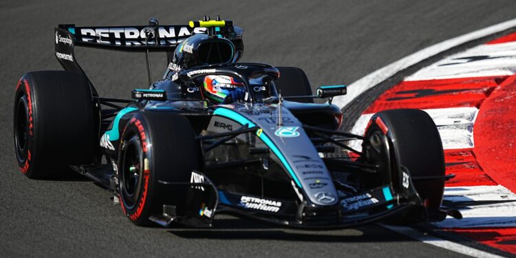 George Russell e Kimi Antonelli buscam terceira dobradinha seguida para a Mercedes no GP do Japão