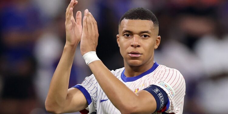 Kylian Mbappé mira marca histórica pela seleção da França em amistoso contra o Brasil