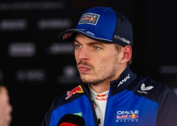 Longe do topo, Verstappen tenta entender as falhas de equilíbrio do RB22 no GP do Japão