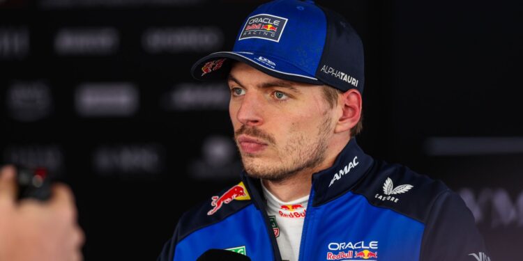 Longe do topo, Verstappen tenta entender as falhas de equilíbrio do RB22 no GP do Japão