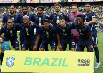 Raphinha e Wesley foram titulares na derrota da Seleção Brasileira diante da França